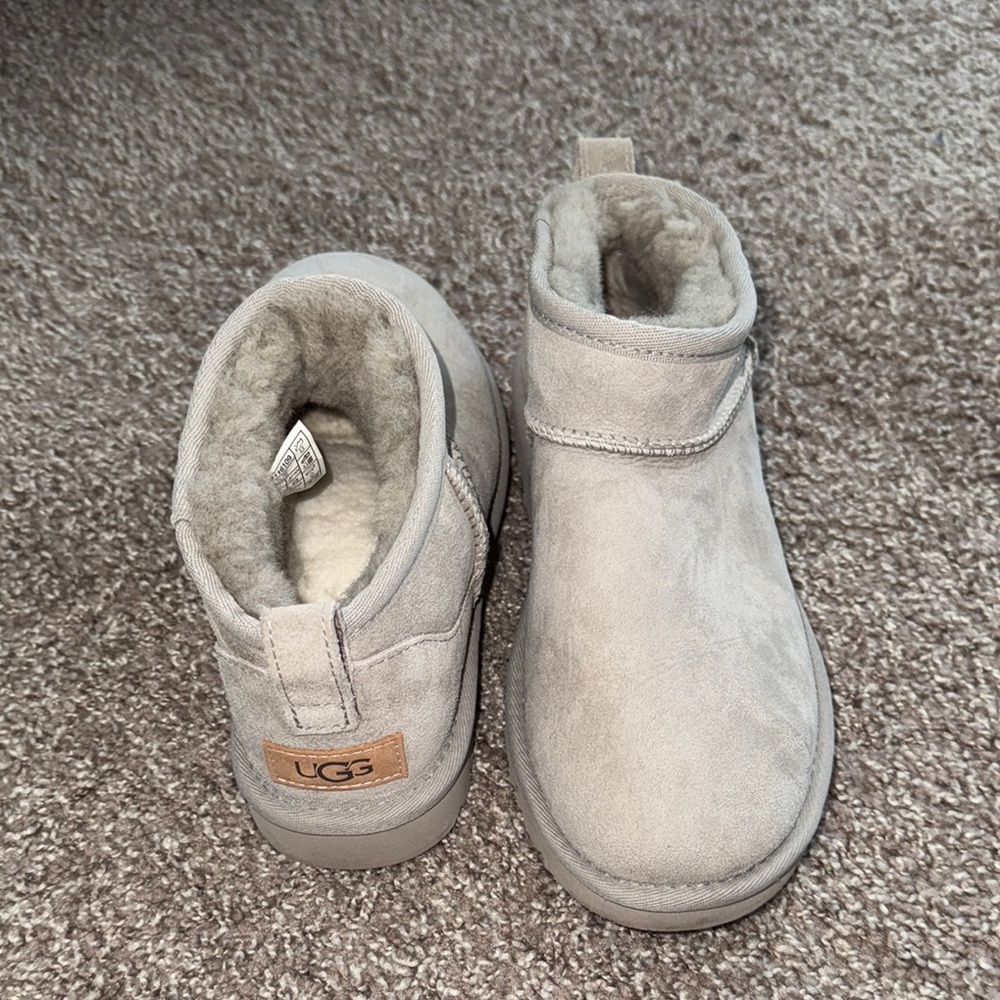 Ugg Ultra Mini - image 1